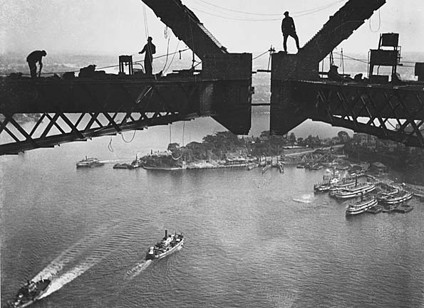 Closing the arch, Sydney Harbour Bridge, 1930